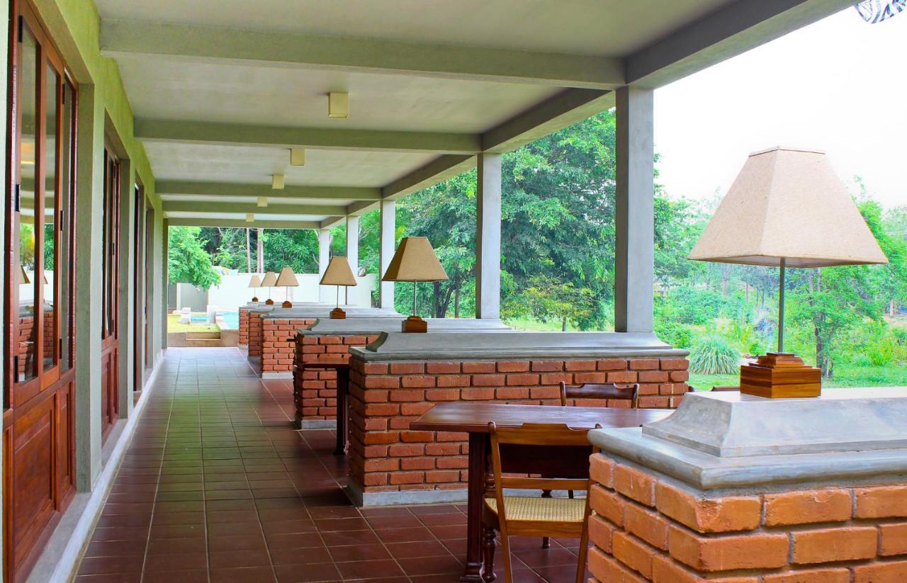 Ehalagala Lake Resort Σιγκιρίγια Εξωτερικό φωτογραφία