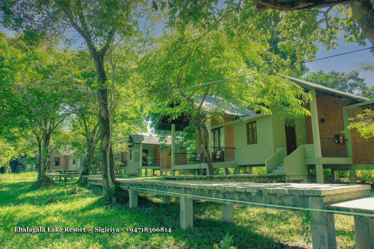 Ehalagala Lake Resort Σιγκιρίγια Εξωτερικό φωτογραφία