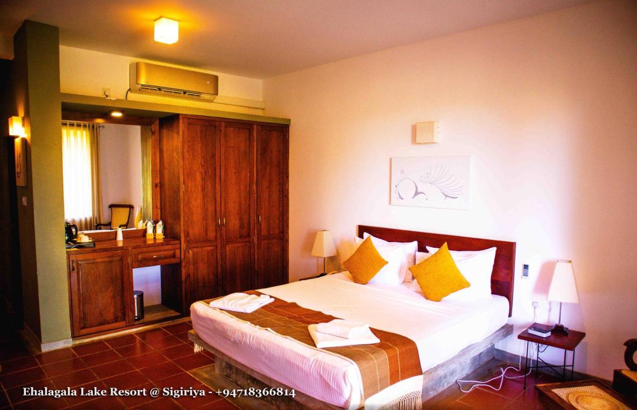 Ehalagala Lake Resort Σιγκιρίγια Εξωτερικό φωτογραφία