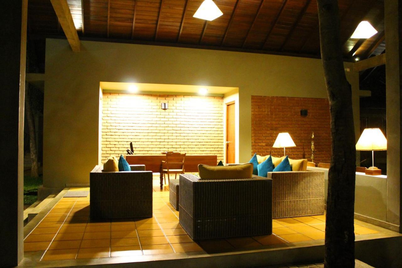 Ehalagala Lake Resort Σιγκιρίγια Εξωτερικό φωτογραφία